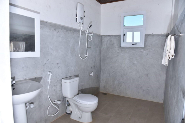 Bathroom 4, Red Lotus Holiday Resort, Badulla