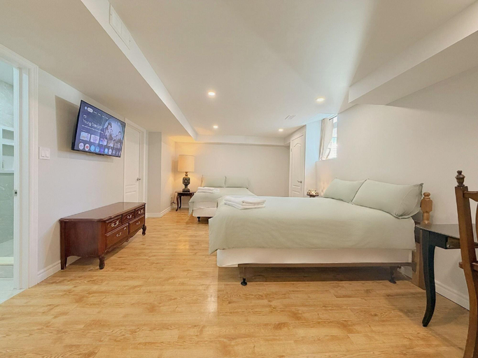 Room 3, Cozy Home In Richmond Hill With Free Parking, York