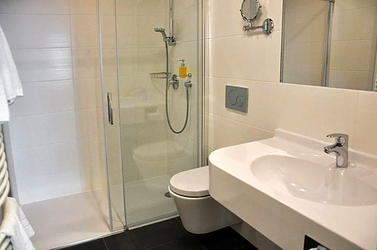 Bathroom 4, Garni Hotel Alber, Altötting
