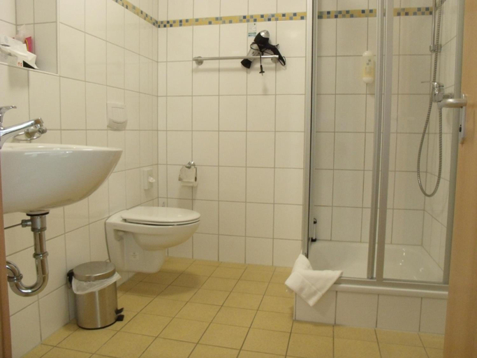 Bathroom 3, Hotel Bergmv Hle, Vorpommern-Greifswald
