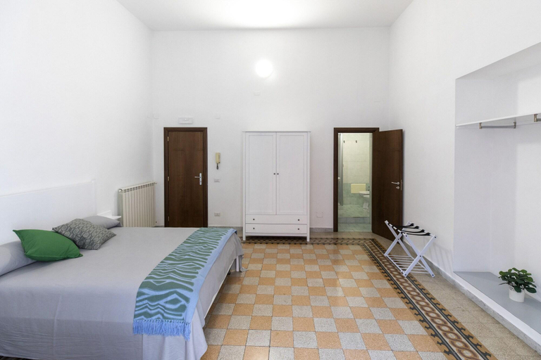 Bedroom 4, Rooms 339, Napoli