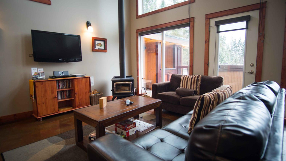 General view 2, Cedar House Restaurant & Chalets, Columbia-Shuswap