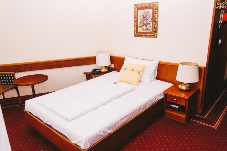 Bedroom 2, Paul S Hotel, Murtal