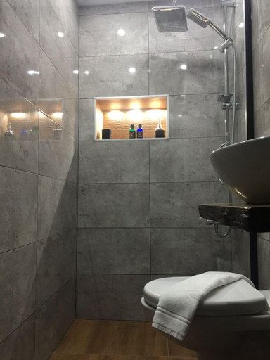 Bathroom 5, Mansion Valeria, Fatih