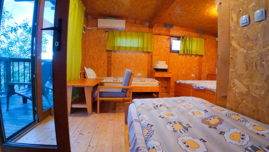 Bedroom 2, Debeli Dab, Kresna