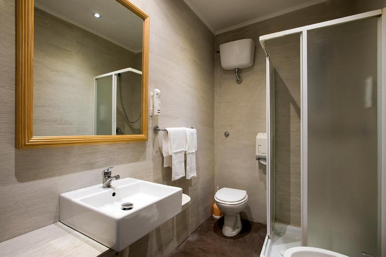 Bathroom 3, Dipendenza Hotel Bellavista, Rome