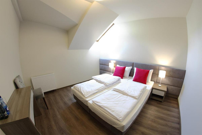 Bedroom 2, Malinowy Dwv R Wielu N, Wieluń