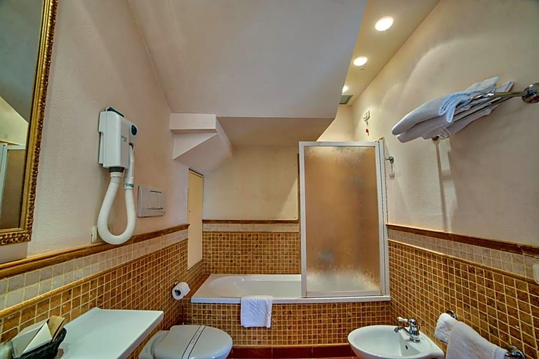 Bathroom 4, Hotel Logge Dei Mercanti, Arezzo
