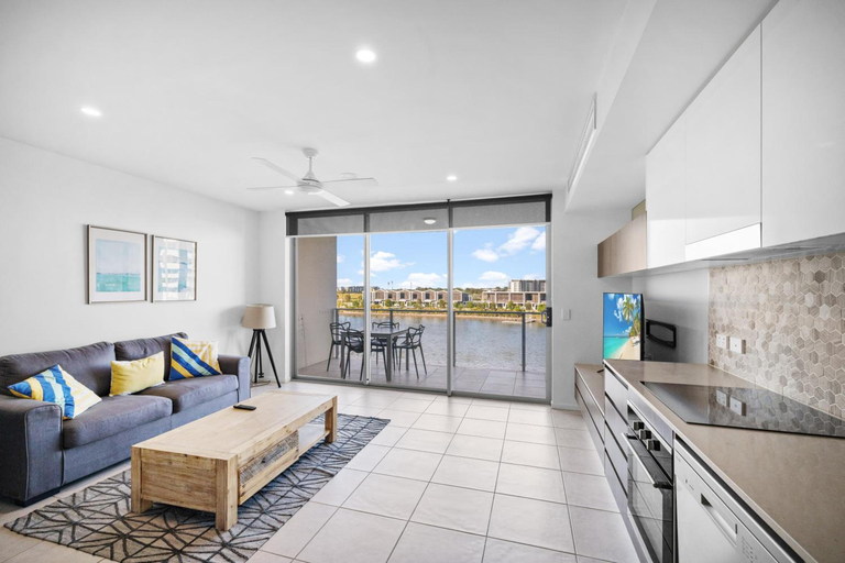 Others 5, Waterline At Oceanside, Caloundra - Kawana