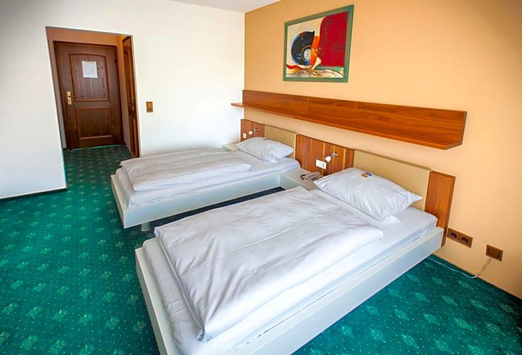 Bedroom 4, Hotel & Restaurant Ernst, Hildesheim