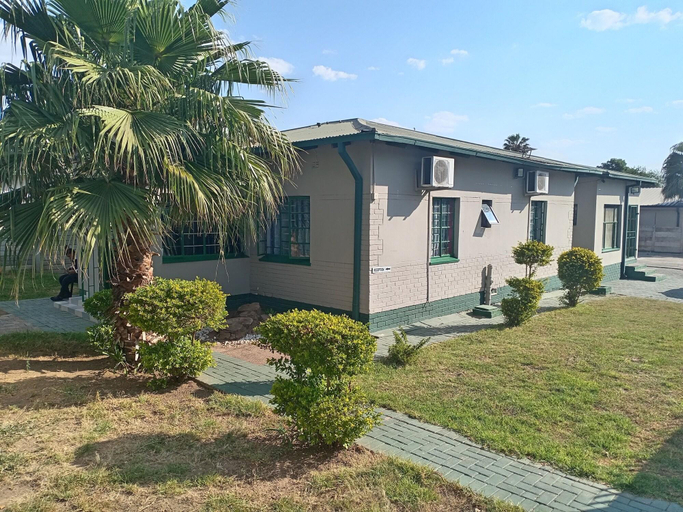 Exterior & Views 2, DE ELLAS BOUTIQUE LODGE, Capricorn