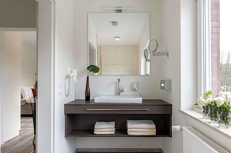 Bathroom 3, Hotel Am Tiergarten, Borken