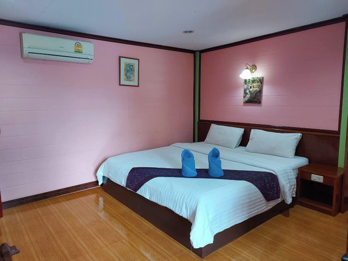 Room 3, Haad Somboon House, Bang Saphan