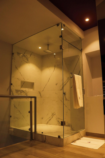 Bathroom 3, K Hotel, León