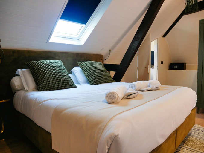 Bedroom 2, Cha Teau Camiac, Gironde