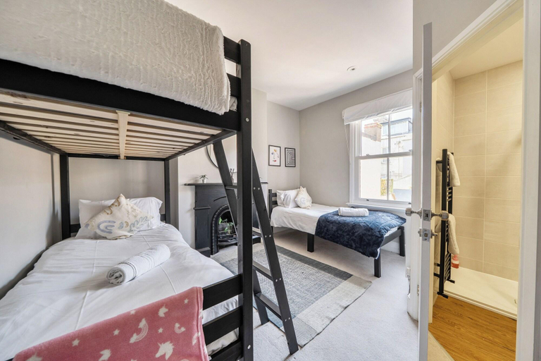 Room 2, Victorian Beach House In Saltburn By The Sea, Redcar and Cleveland