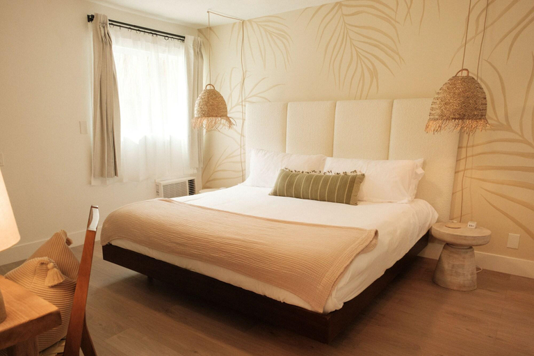 Room 3, Tiki Hotel, Riverside