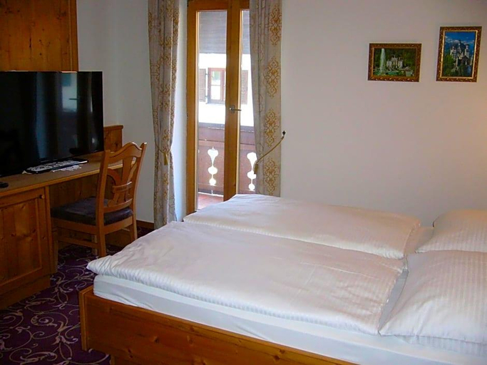 Bedroom 3, Alpenhotel Pfaffenwinkel, Weilheim-Schongau