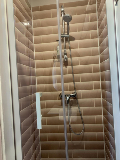 Bathroom 3, Hotel Iena, Maine-et-Loire