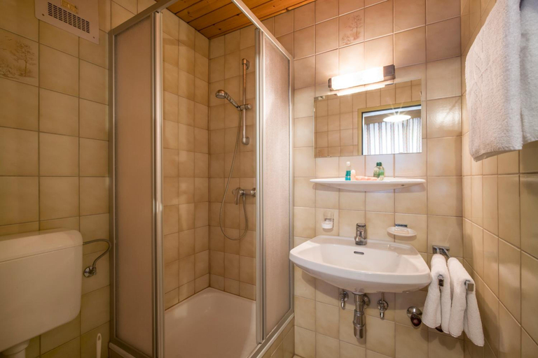 Bathroom 4, Gasthaus Kammerhof, Kufstein