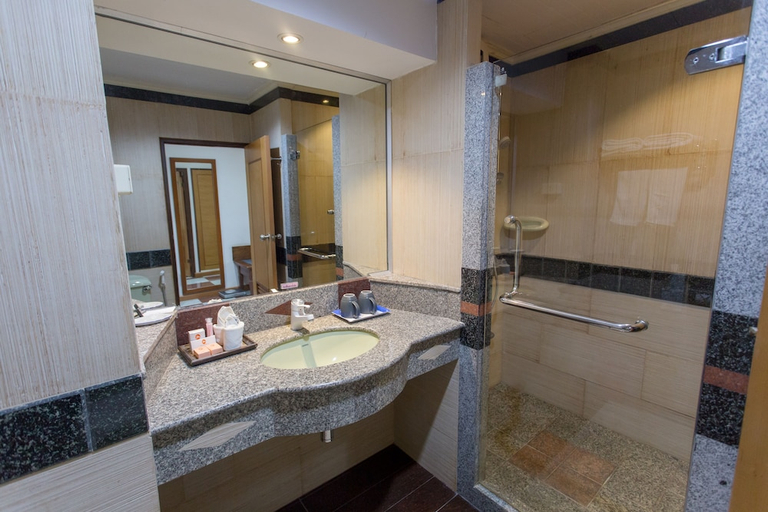 Bathroom 3, Tangerine Ville Hotel, Fang