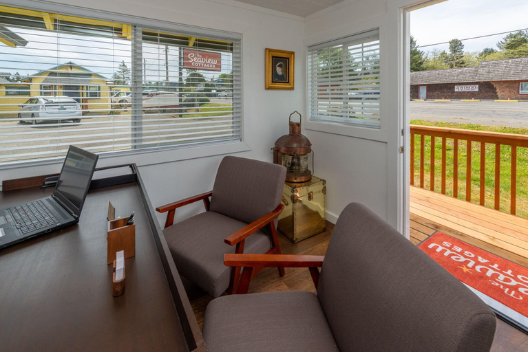 Public Area, The Seaview Cottages, Pacific