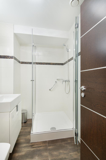 Bathroom 3, Paulay Downtown Apartments, Budapesti