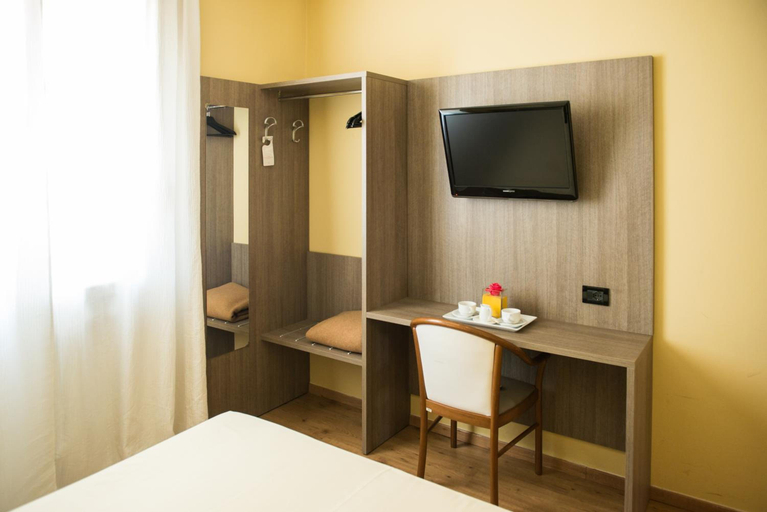 Bedroom 3, Albergo Grappolo D'oro, Treviso