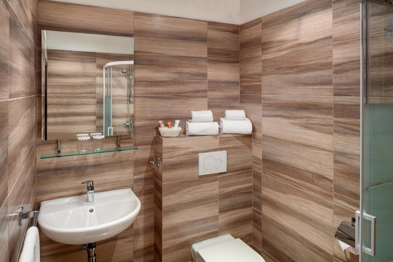 Bathroom 4, hotel Atlas, Benešov