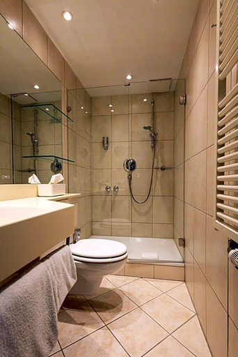 Bathroom 5, Hotel Fischerhaus, Düsseldorf