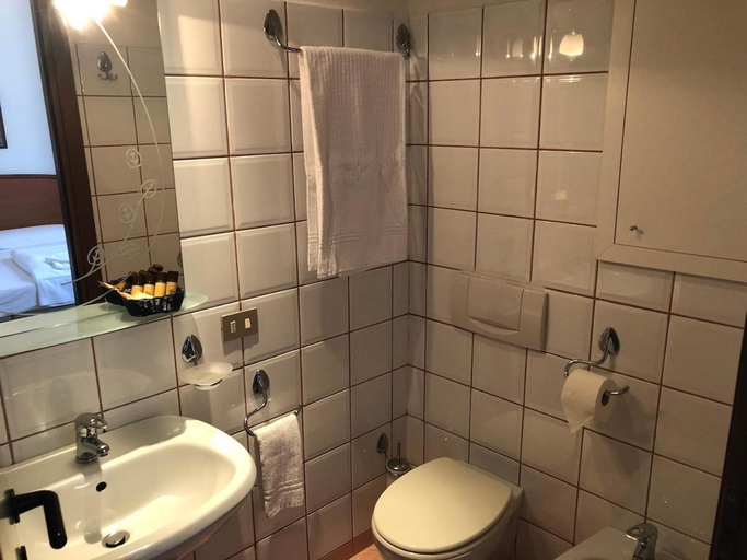 Bathroom 4, Hotel Saini, Verbano-Cusio-Ossola