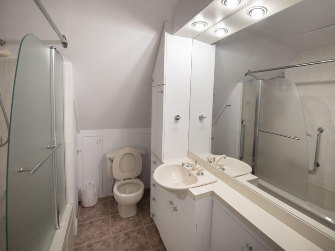 Bathroom 4, Appartement Jacques-Cartier, Le Fjord-du-Saguenay