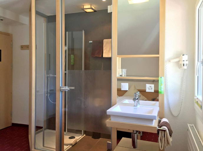 Bathroom 3, Park Hotel Saas Fee, Visp
