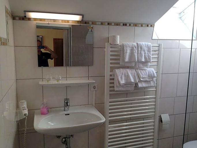 Bathroom, Hotel Sonnenhof, Günzburg