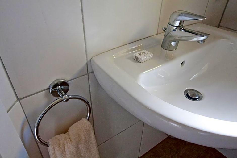 Bathroom 4, Hotel Garni Goldener Anker, Aurich