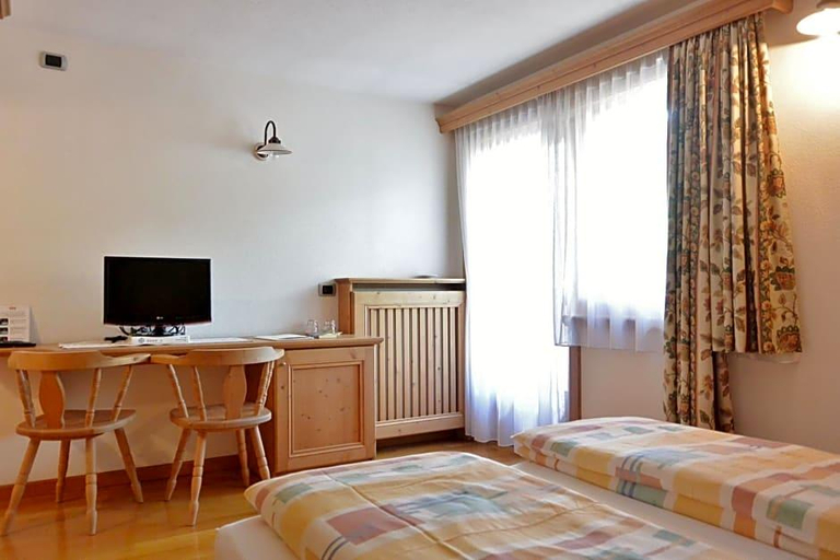 Bedroom 3, Hotel Garnv¨ Al Plan, Sondrio
