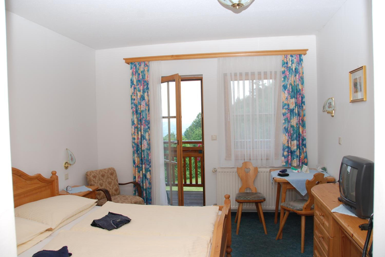 Bedroom 2, Gasthof Diewald, Neunkirchen