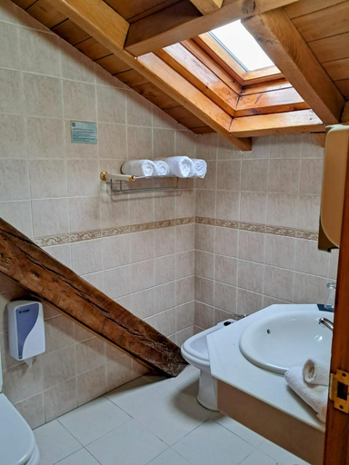 Bathroom 1, Hotel San Roque, Cantabria