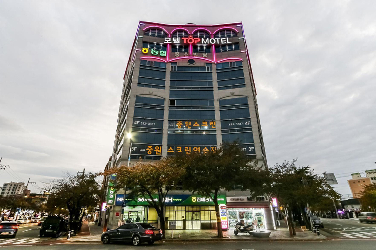 Exterior & Views