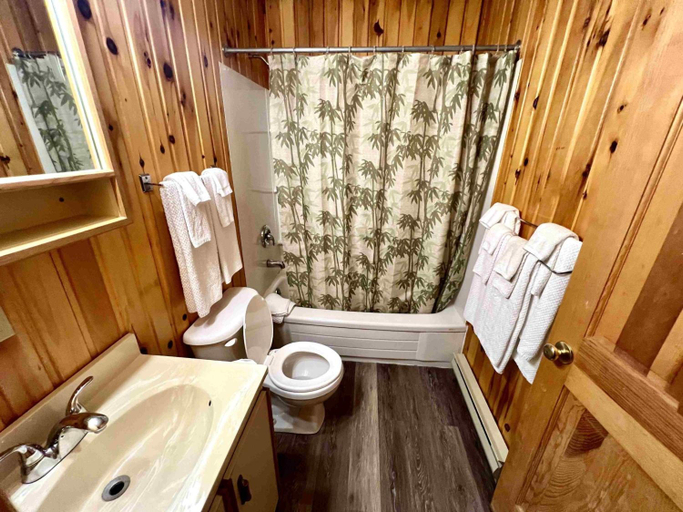 Bathroom 3, "high Falls Bay Cottages, Camping & Waterpark", Muskoka