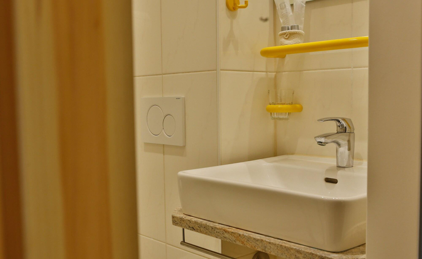 Bathroom 4, Hotel Feuerbacher Hof, Stuttgart