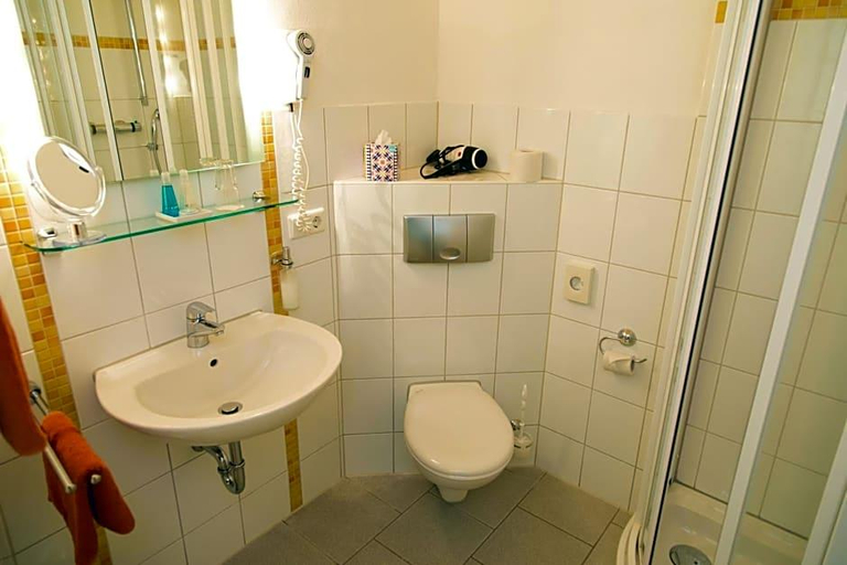 Bathroom 5, Hotel Blaue Blume, Mittelsachsen