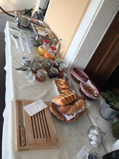 Food & Drinks 5, Petit Hv Tel De Chaumont, Neuchâtel