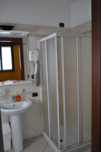 Bathroom 4, Hotel Mantova Sud, Mantua