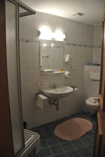 Bathroom 3, Gasthof Zum Stollhofer, Innsbruck Land