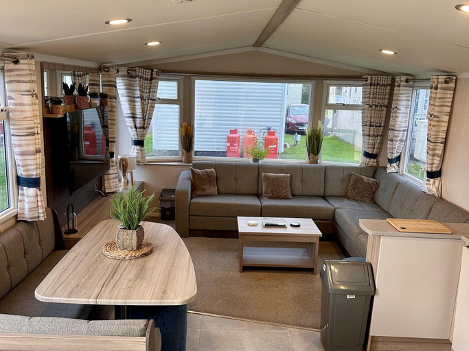 Room 5, R R Coastal Retreats Cedars 63, Lincolnshire