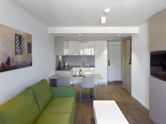 Public Area 3, Base Nyon, Nyon