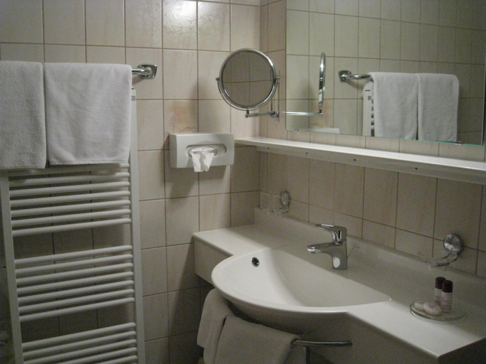 Bathroom 3, Apart Hotel Garni Strasser, Schwaz