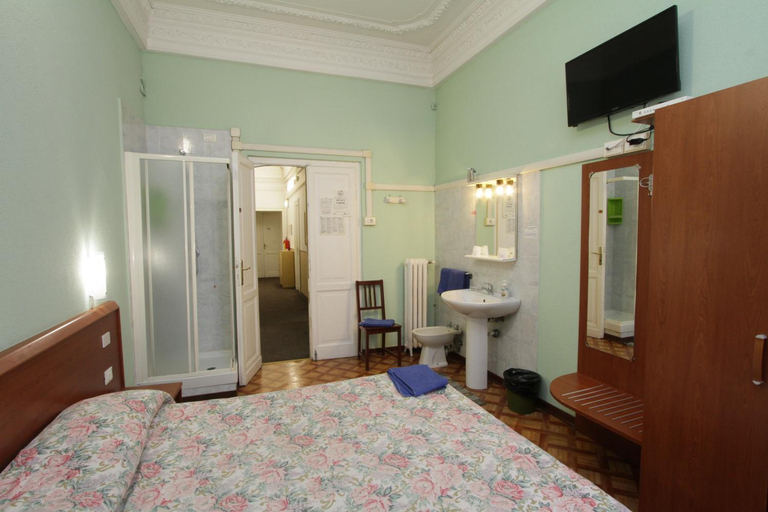 Bedroom 4, Hotel Barone, Genova