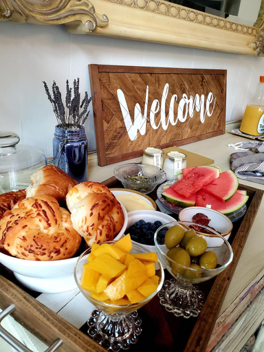 Food & Drinks 5, The Cottage And Castle, Cowichan Valley